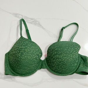 PINK Victoria's Secret Green Leopard Lace Push-Up Bra